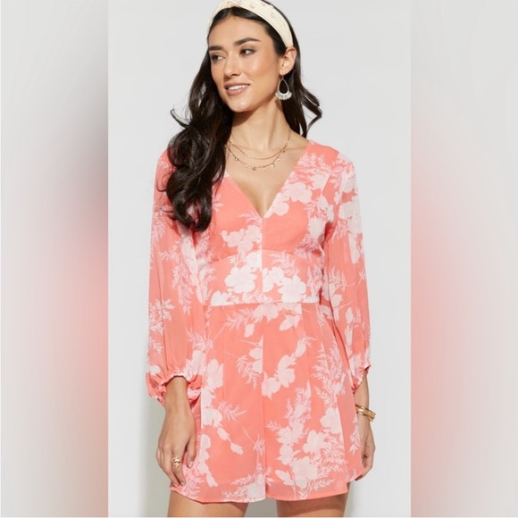 New Francesca’s Parker V-Neck Spring/Summer Coral Floral Romper - Picture 2 of 7
